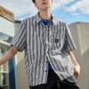Camicia a maniche corte a righe con bottoni Taglie asiatiche “Blu”