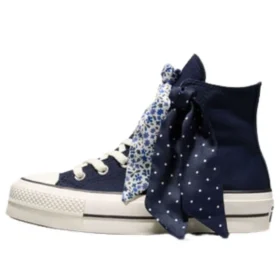 Chuck Taylor All Star con plateau e fiocco “Obsidian Blue”