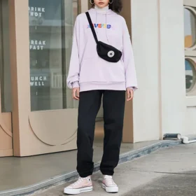 Felpa con cappuccio in maglia ricamata con lettere dell’alfabeto in colori a contrasto Viola Felpa con cappuccio in maglia ricamata con lettere dell’alfabeto in colori a contrasto Viola