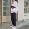 Felpa con cappuccio in maglia ricamata con lettere dell’alfabeto in colori a contrasto Viola