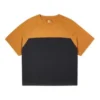 Maglietta con grafica raglan a triangoli Shapes Taglie asiatiche “Dark Soba”
