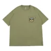 Maglietta con logo sul taschino Taglie asiatiche “Army Green”