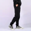 Pantaloni jogger con motivo a stella e chevron ricamati FT Taglie asiatiche “Nero”